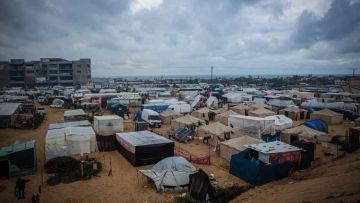 ناطق حماس : الأمطار تغرق خيام النازحين في غزة وسط عجز عربي وإسلامي ناطق حماس : الأمطار تغرق خيام النازحين في غزة وسط عجز عربي وإسلامي