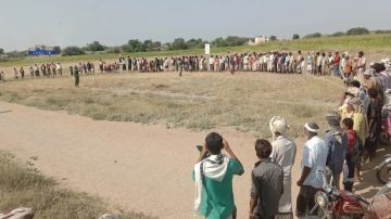 وقفة لقبائل يفاعة بالحديدة وفاء للشهداء وتأكيدا على استمرار النفير