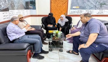 راشد وبن جرادي يناقشان آلية عمل صندوق النظافة في السوق الشعبي للنساء بصيرة