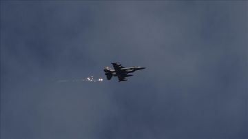 مرصد: سرب من الطائرات الحربية مجهولة الهوية يحلق في الأجواء السورية