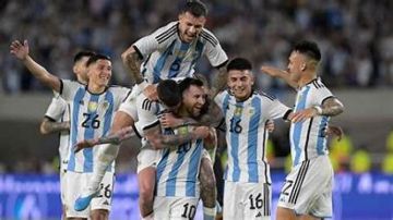 ميسي ومارتينيز يقودان الأرجنتين للفوز على أنجولا وديا في لواندا ميسي ومارتينيز يقودان الأرجنتين للفوز على أنجولا وديا في لواندا