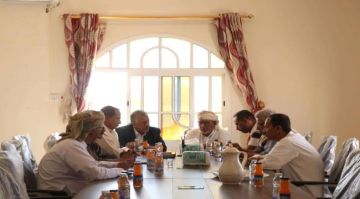 الفريق الرئاسي يلتقي الهيئة التنفيذية للمجلس العام لأبناء المهرة وسقطرى