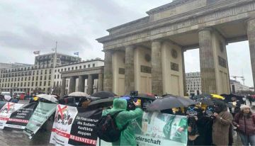 تظاهرات في برلين وجنيف تطالب بإدراج الإخوان المسلمين على قوائم الإرهاب الأوروبية تظاهرات في برلين وجنيف تطالب بإدراج الإخوان المسلمين على قوائم الإرهاب الأوروبية