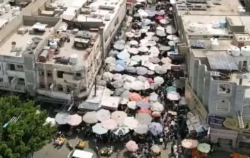 تعز: شريانها التجاري يختنق بالقات.. مواطنون يندبون مصير شارع الوليد تعز: شريانها التجاري يختنق بالقات.. مواطنون يندبون مصير شارع الوليد