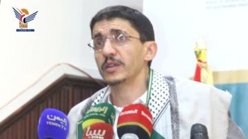 تكريم المتفوقين من أبناء الشهداء في المسابقة الثقافية المنهجية بأمانة العاصمة تكريم المتفوقين من أبناء الشهداء في المسابقة الثقافية المنهجية بأمانة العاصمة