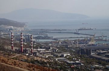 روسيا تعلق تصدير النفط من ميناء نوفوروسيسك روسيا تعلق تصدير النفط من ميناء نوفوروسيسك