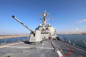 أمريكا تعيد نشر مدمرة صواريخ في البحر الأحمر