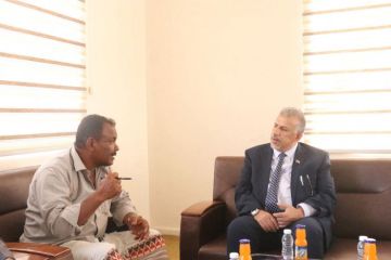 فريق التوجيه يتابع الأداء الإداري والخدمي في الغيضة فريق التوجيه يتابع الأداء الإداري والخدمي في الغيضة