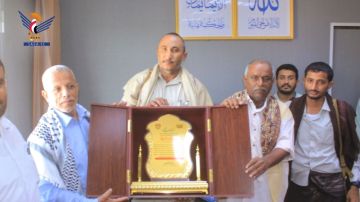 محافظ الحديدة يكرم قيادة وزارة النقل والأشغال وصندوق صيانة الطرق