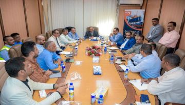 وزير النقل يتفقد محطة الحاويات بعدن ويشدد على رفع كفاءة المناولة وتسهيل حركة التجارة