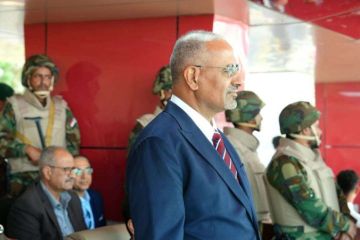 الرئيس الزبيدي يوجه التحية للوحدات المشاركة بالعرض العسكري