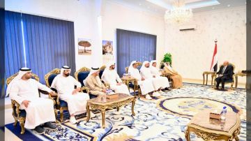 رئيس مجلس القيادة الرئاسي يستقبل سفير الإمارات في عدن