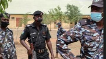 تحرير 24 طالبة مختطفة في نيجيريا تحرير 24 طالبة مختطفة في نيجيريا