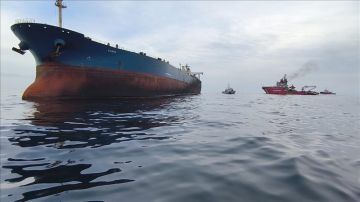 تركيا تعلن إخماد حريق في سفينة نفط روسية تعرضت لهجوم أوكراني تركيا تعلن إخماد حريق في سفينة نفط روسية تعرضت لهجوم أوكراني