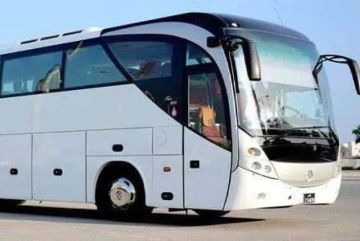 مطرقة وضمانة .. سيدة يمنية تحول خوفها من الحريق إلى مشهد طريف على باص متجه للسعودية مطرقة وضمانة .. سيدة يمنية تحول خوفها من الحريق إلى مشهد طريف على باص متجه للسعودية