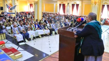 فعالية لعدد من المكاتب التنفيذية بصنعاء بذكرى سنوية الشهيد فعالية لعدد من المكاتب التنفيذية بصنعاء بذكرى سنوية الشهيد