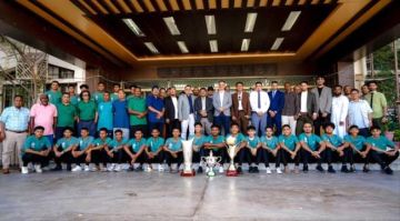 المحافظ لملس يستقبل فريق وحدة عدن المتوج ببطولة دوري عدن الممتاز ويؤكد دعمه لاستمرار النشاط الرياضي المحافظ لملس يستقبل فريق وحدة عدن المتوج ببطولة دوري عدن الممتاز ويؤكد دعمه لاستمرار النشاط الرياضي