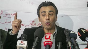 تونس.. نقل المعارض جوهر بن مبارك المضرب عن الطعام بسجنه إلى المستشفى تونس.. نقل المعارض جوهر بن مبارك المضرب عن الطعام بسجنه إلى المستشفى