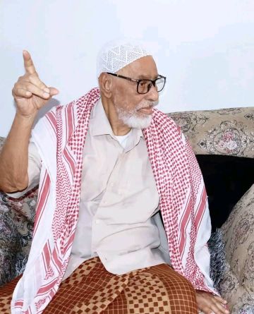 محافظ حضرموت الأستاذ مبخوت بن ماضي يعزي في وفاة الشيخ أبوبكر محمد باعباد محافظ حضرموت الأستاذ مبخوت بن ماضي يعزي في وفاة الشيخ أبوبكر محمد باعباد