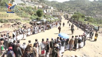 وقفة قبلية مسلحة في عتمة بذمار إعلانا للنفير وتأكيدا على الجهوزية لمواجهة الأعداء