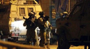 العدو الصهيوني يعتقل فلسطينيا خلال حملة اقتحامات في الضفة الغربية المحتلة العدو الصهيوني يعتقل فلسطينيا خلال حملة اقتحامات في الضفة الغربية المحتلة