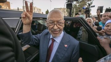 تونس.. الغنوشي يدخل إضرابا مفتوحا عن الطعام تضامنا مع بن مبارك