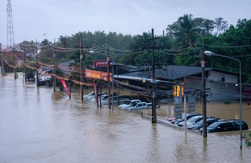 مقتل 80 شخصا إثر فيضانات التي اجتاحت جنوب تايلاند