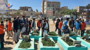 موظفو الشباب ومنتسبو الأندية الرياضية يزورون معرض وروضة الشهداء في مدينة البيضاء