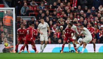 ايفربول يسقط بثلاثية نظيفة على يد نوتنغهام فورست