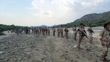 مناورة لخريجي دفعة الشهيد الغماري من قيادات التعبئة في عزل محافظة حجة مناورة لخريجي دفعة الشهيد الغماري من قيادات التعبئة في عزل محافظة حجة