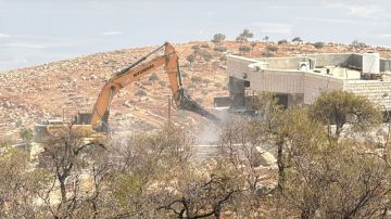 العدو الإسرائيلي يهدم منزلا في دوما جنوب نابلس ومعرضا للمركبات قرب بلدة عرابة جنوب جنين