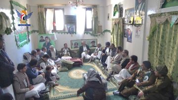 رسام والمداني يزوران عددا من أسر الشهداء في أمانة العاصمة رسام والمداني يزوران عددا من أسر الشهداء في أمانة العاصمة