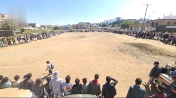 وقفة قبلية مسلحة في حفاش بالمحويت وفاء لدماء الشهداء وقفة قبلية مسلحة في حفاش بالمحويت وفاء لدماء الشهداء