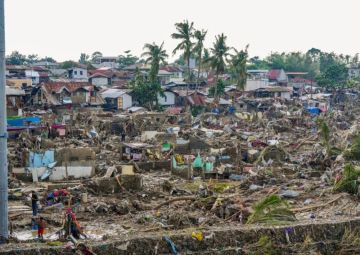 إجلاء أكثر من 100 ألف شخص وإلغاء مئات الرحلات في الفلبين مع اشتداد قوة إعصار فونغ وونغ إجلاء أكثر من 100 ألف شخص وإلغاء مئات الرحلات في الفلبين مع اشتداد قوة إعصار فونغ وونغ