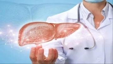 تلف الكبد يبدأ من البول.. 5 علامات لا تتجاهلها