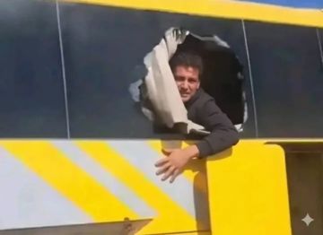 خذ مطرقتك قبل أن تسافر .. مأساة العرقوب تشعل حملة ضد شركات النقل في اليمن خذ مطرقتك قبل أن تسافر .. مأساة العرقوب تشعل حملة ضد شركات النقل في اليمن