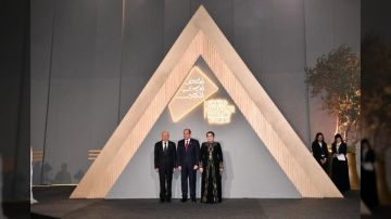 رشاد العليمي يشهد افتتاح المتحف المصري الكبير بحضور قادة وزعماء العالم