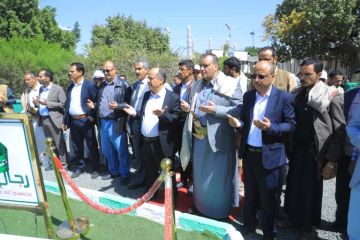 القائم بأعمال وزير الاقتصاد يزور أضرحة الشهداء الصماد والرهوي والغماري