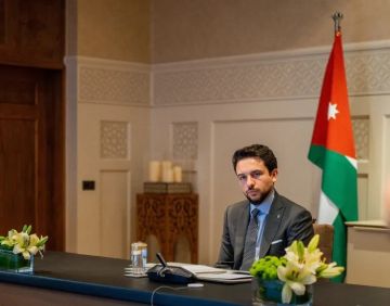 عاجل.. الأمير الحسين بن عبد الله الثاني يؤدي اليمين الدستورية نائبا لملك الأردن عاجل.. الأمير الحسين بن عبد الله الثاني يؤدي اليمين الدستورية نائبا لملك الأردن