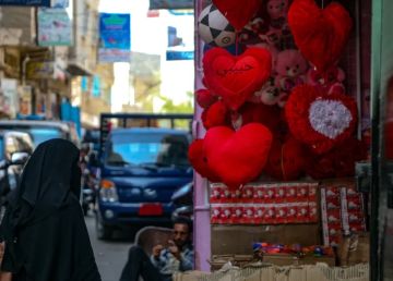 فتاة يمنية تفر من أسرتها عقب محاولة تزويجها بالإكراه وتلجأ للمحكمة مع زميلها في الجامعة.. وهكذا كانت النهاية فتاة يمنية تفر من أسرتها عقب محاولة تزويجها بالإكراه وتلجأ للمحكمة مع زميلها في الجامعة.. وهكذا كانت النهاية