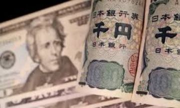 الين الياباني يتراجع أمام الدولار وسط ترقب لتدخل حكومي