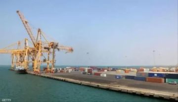 مليشيا الحوثي تعلن استئناف الملاحة في ميناء الحديدة واستقبال شحنات من الإمارات وإيران ودول أخرى مليشيا الحوثي تعلن استئناف الملاحة في ميناء الحديدة واستقبال شحنات من الإمارات وإيران ودول أخرى