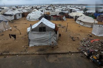 الإعلامي الحكومي يستنكر العجز الدولي في إدخال مواد الإيواء إلى غزة