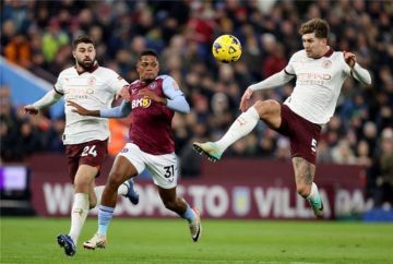 ثنائية روجرز تدفع فيلا إلى المراكز الأربعة الأولى في دوري إنجلترا