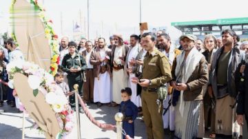 قيادات وزارة الإدارة والتنمية المحلية تزور أضرحة الشهداء الصماد والرهوي والغماري