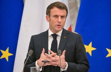 زعيم حزب فرنسي يدعو لإقالة ماكرون زعيم حزب فرنسي يدعو لإقالة ماكرون