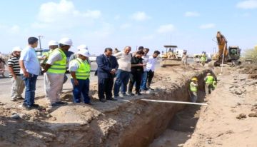 مسؤولان يقفان على سير العمل في مشروع الخط الاستراتيجي للصرف الصحي بدار سعد