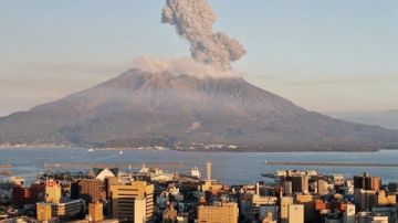 ثوران بركان في اليابان تجاوز دخانه 4 آلاف متر