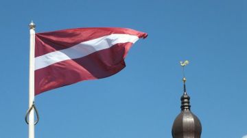 لاتفيا تمدد حظر الرحلات الليلية قرب حدودها مع روسيا وبيلاروس لاتفيا تمدد حظر الرحلات الليلية قرب حدودها مع روسيا وبيلاروس