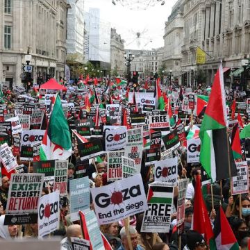 آلاف الفرنسيين يتظاهرون في باريس تضامنا مع الفلسطينيين